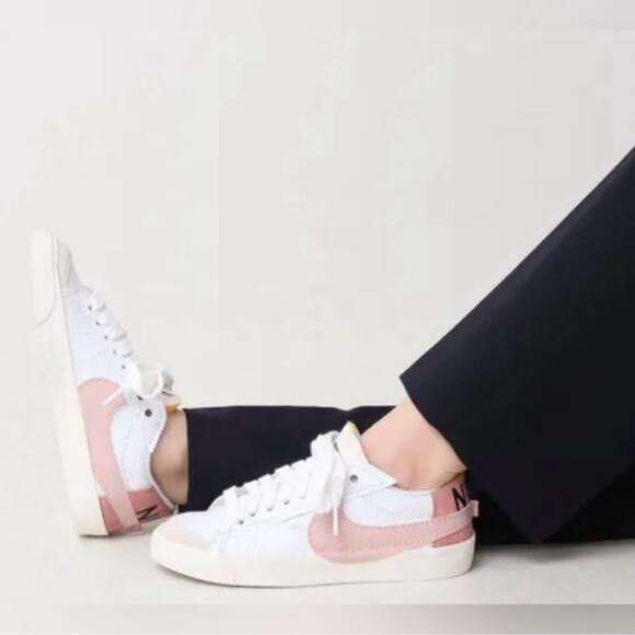 Nike Blazer Low 77 Jumbo Sneakers in White Pink Oxford - Picture 3 of 10